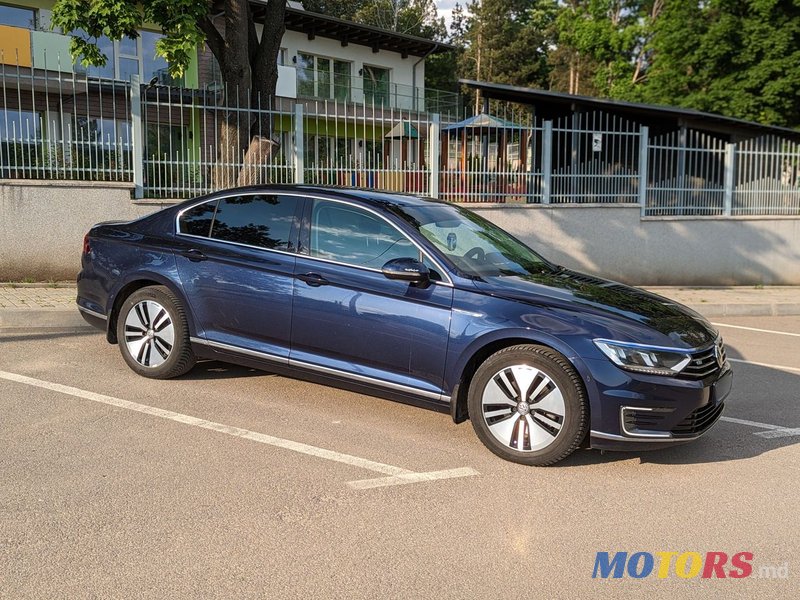 2016' Volkswagen Passat photo #3