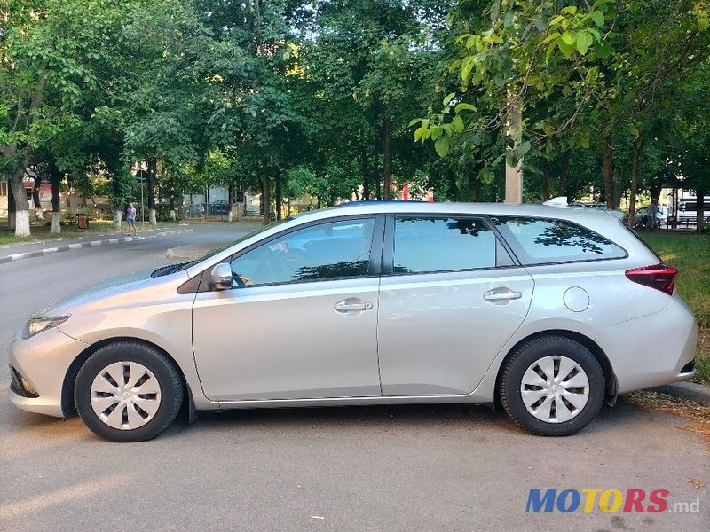 2017' Toyota Auris photo #2