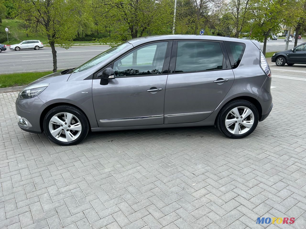 2014' Renault Scenic photo #1