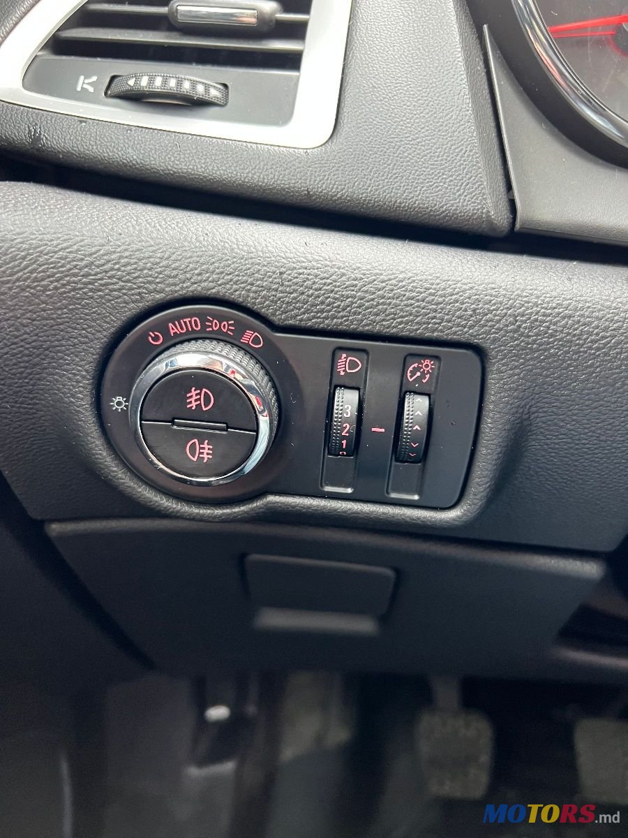 2010' Opel Astra photo #6