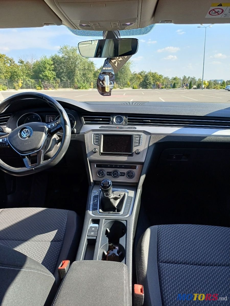 2016' Volkswagen Passat photo #2
