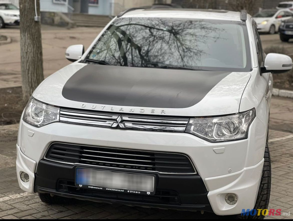 2014' Mitsubishi Outlander photo #4