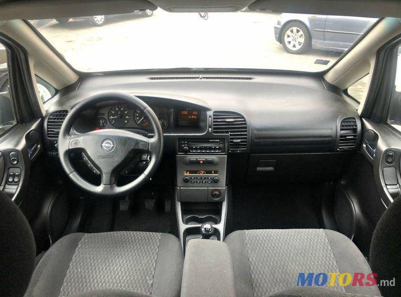 2005' Opel Zafira photo #1