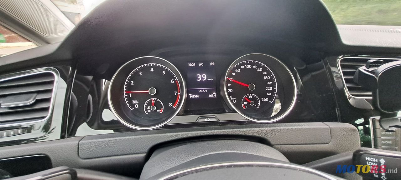 2013' Volkswagen Golf photo #2