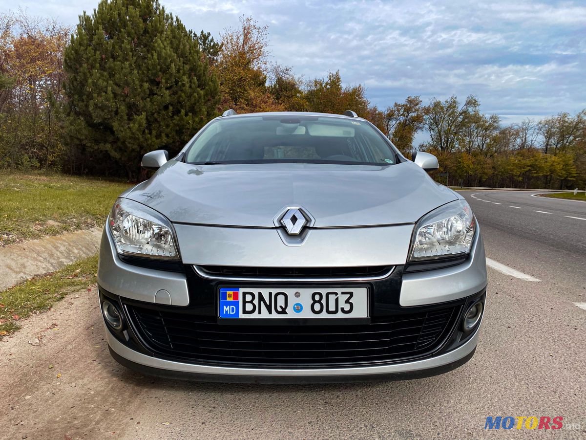 2012' Renault Megane photo #2