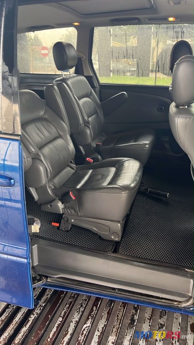 2004' Toyota Previa photo #5