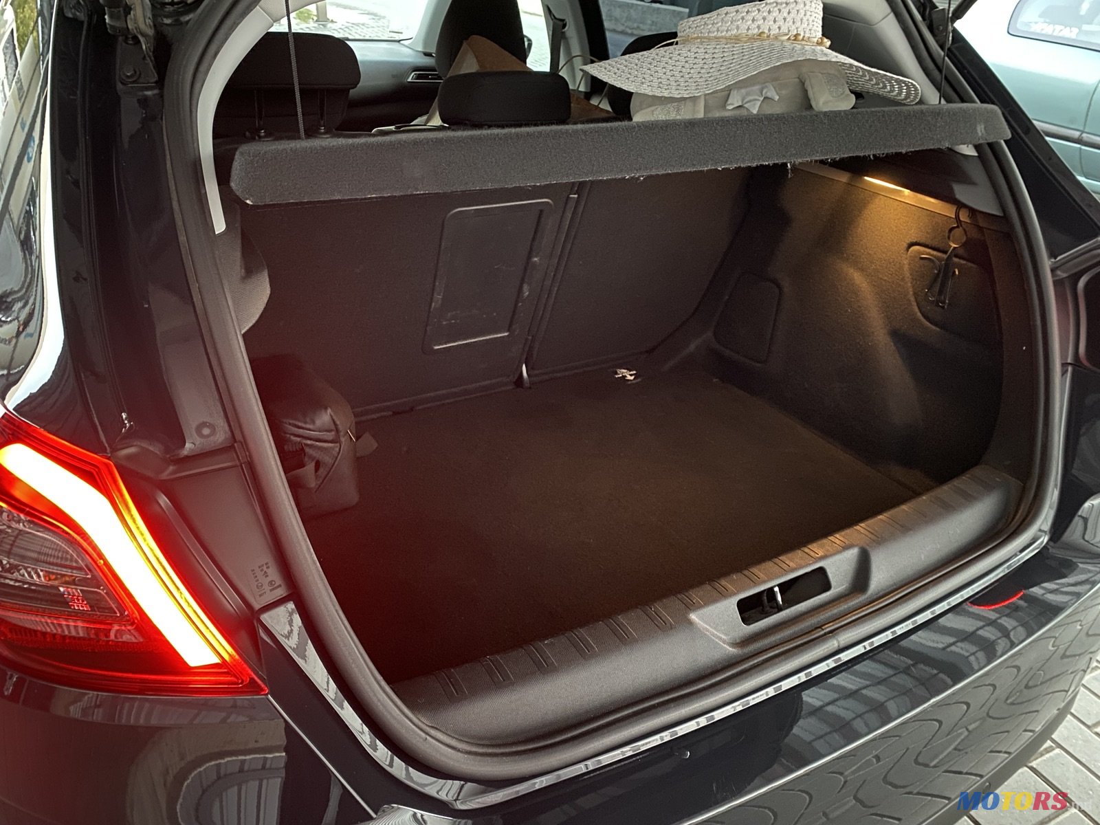 2018' Peugeot 308 photo #7