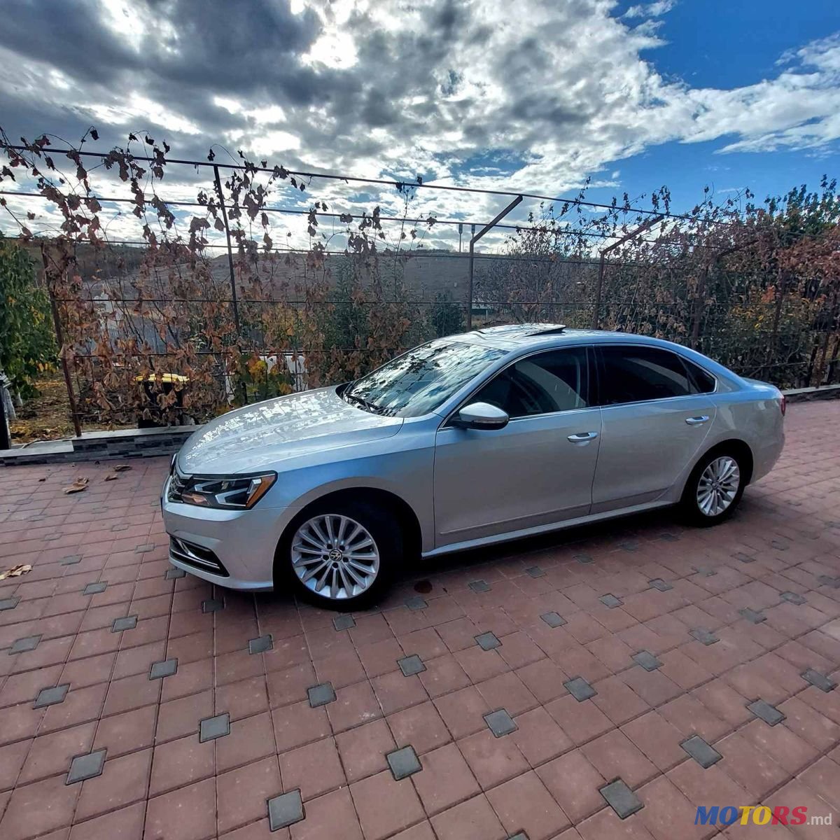 2017' Volkswagen Passat photo #2