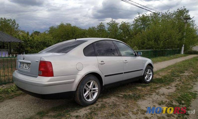 2000' Volkswagen Passat photo #1