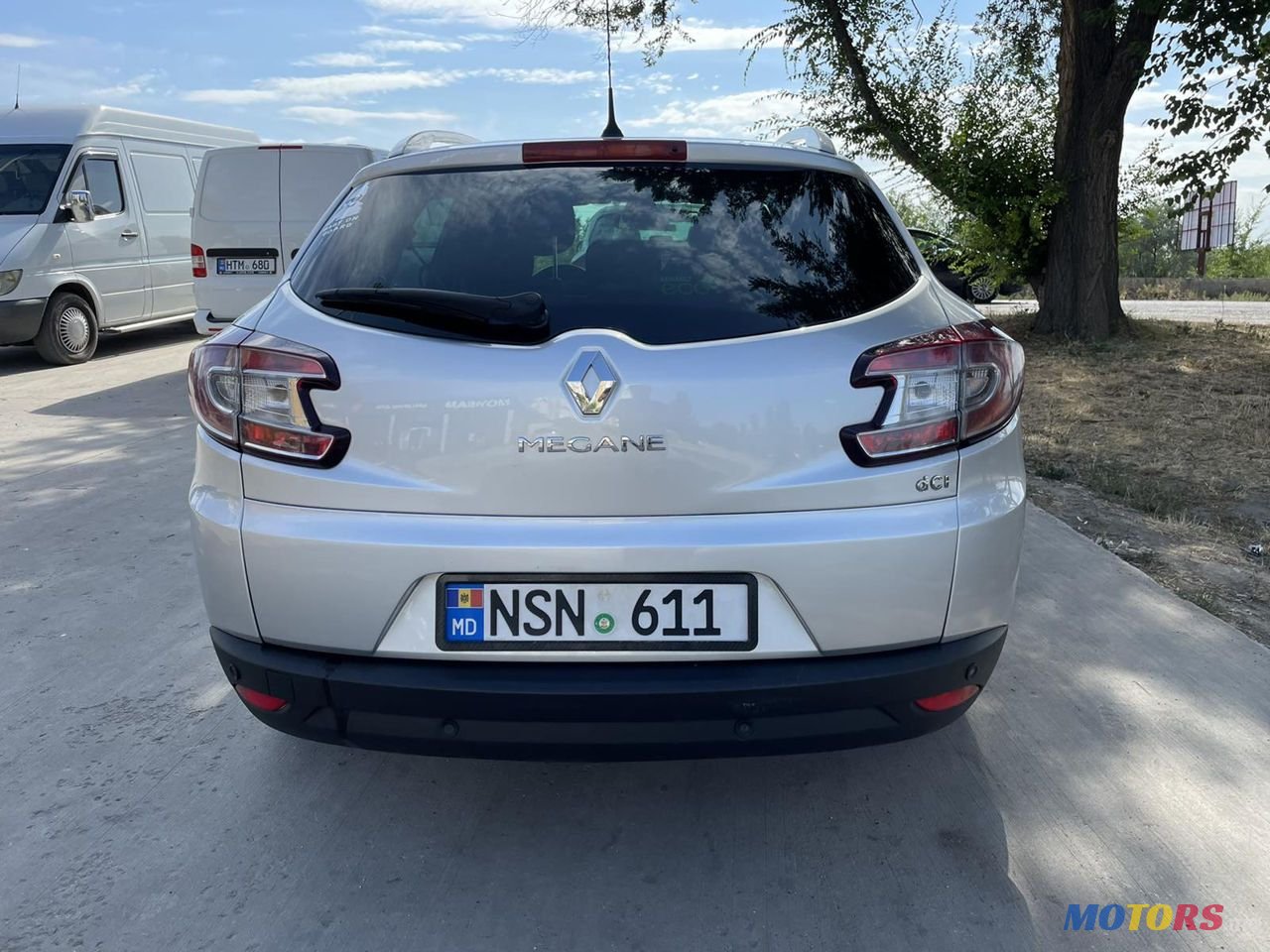 2011' Renault Megane photo #3