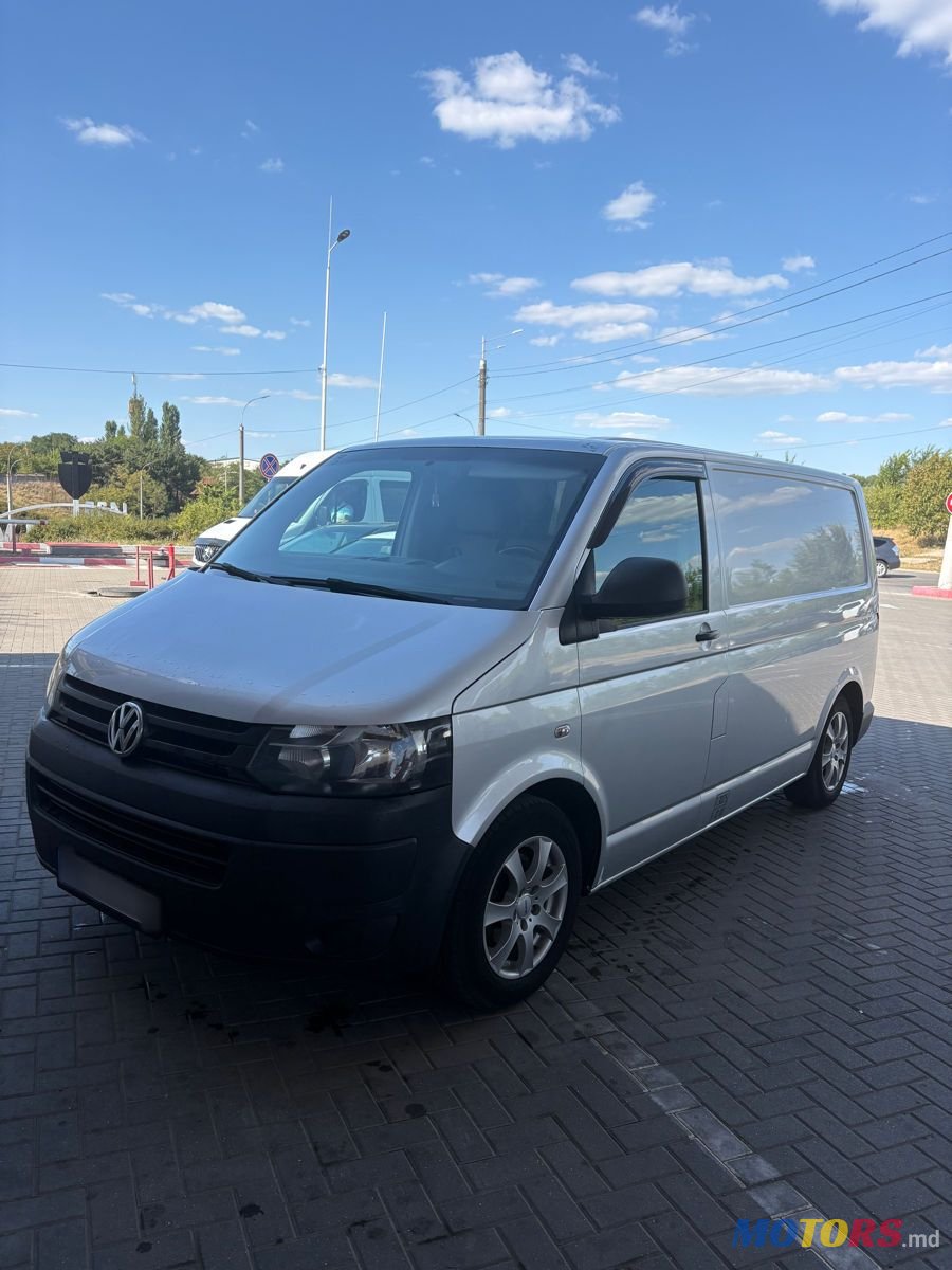 2015' Volkswagen Transporter photo #1