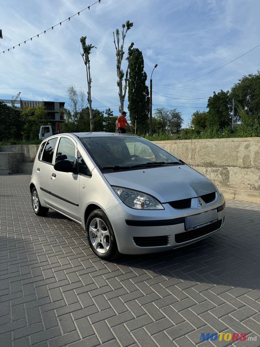 2008' Mitsubishi Colt photo #1