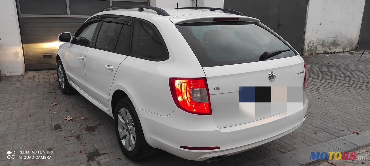 2011' Skoda Superb photo #4