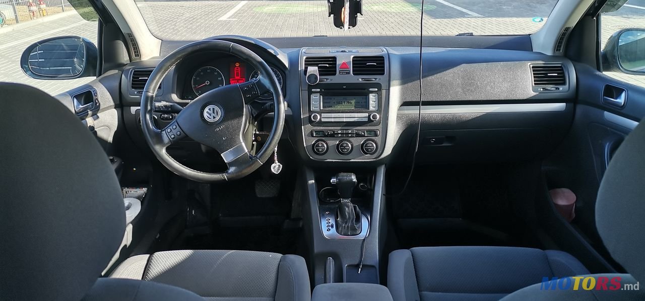 2008' Volkswagen Golf photo #6