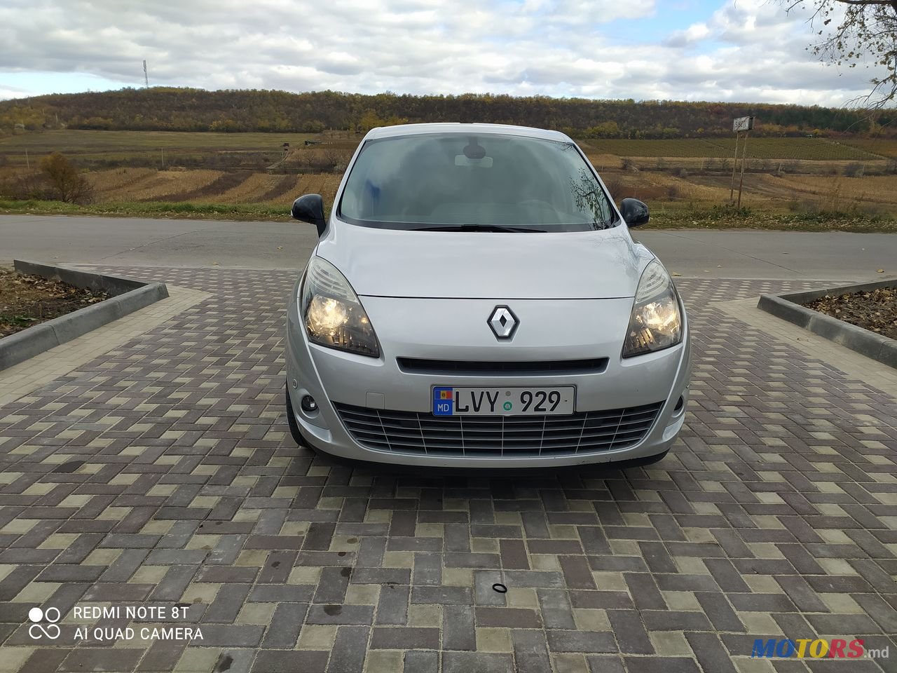 2011' Renault Grand Scenic photo #2