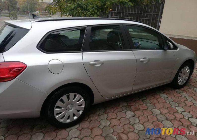 2013' Opel Astra photo #1