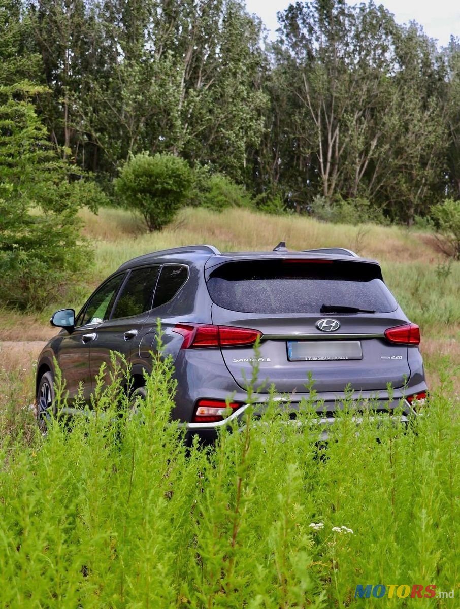 2018' Hyundai Santa Fe photo #2