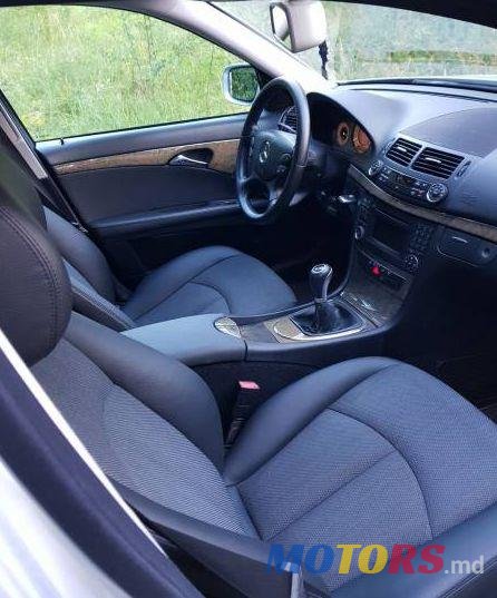 2009' Mercedes-Benz E photo #2