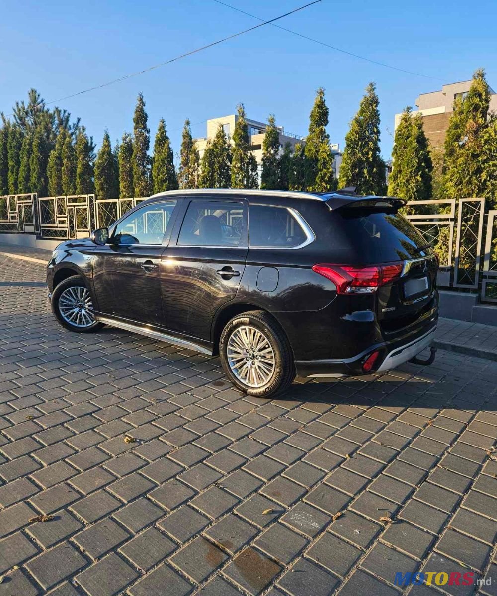 2019' Mitsubishi Outlander photo #3