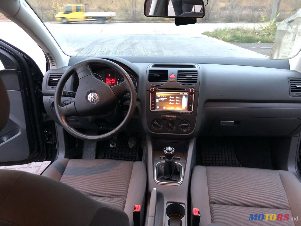 2007' Volkswagen Golf photo #5