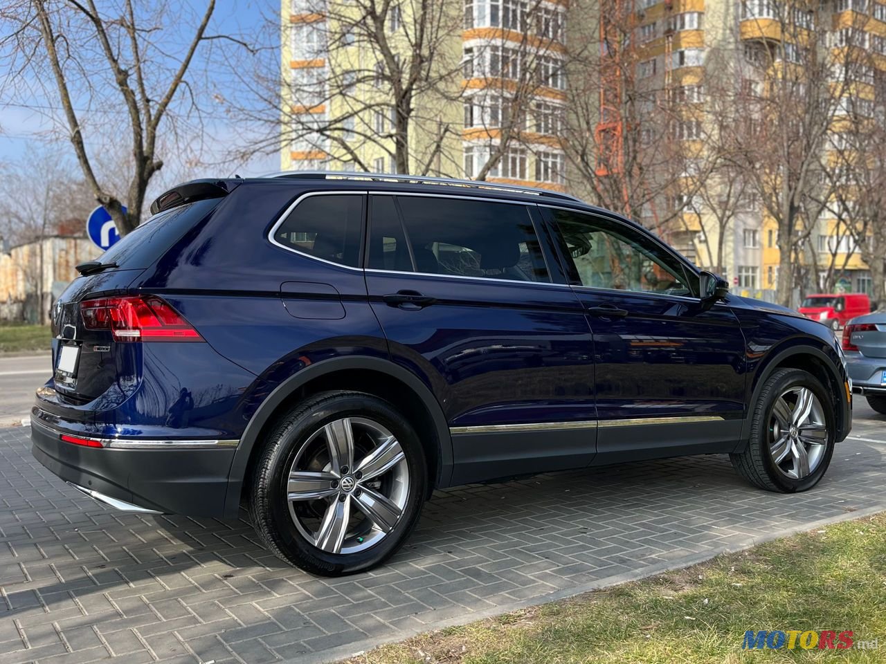 2021' Volkswagen Tiguan photo #3