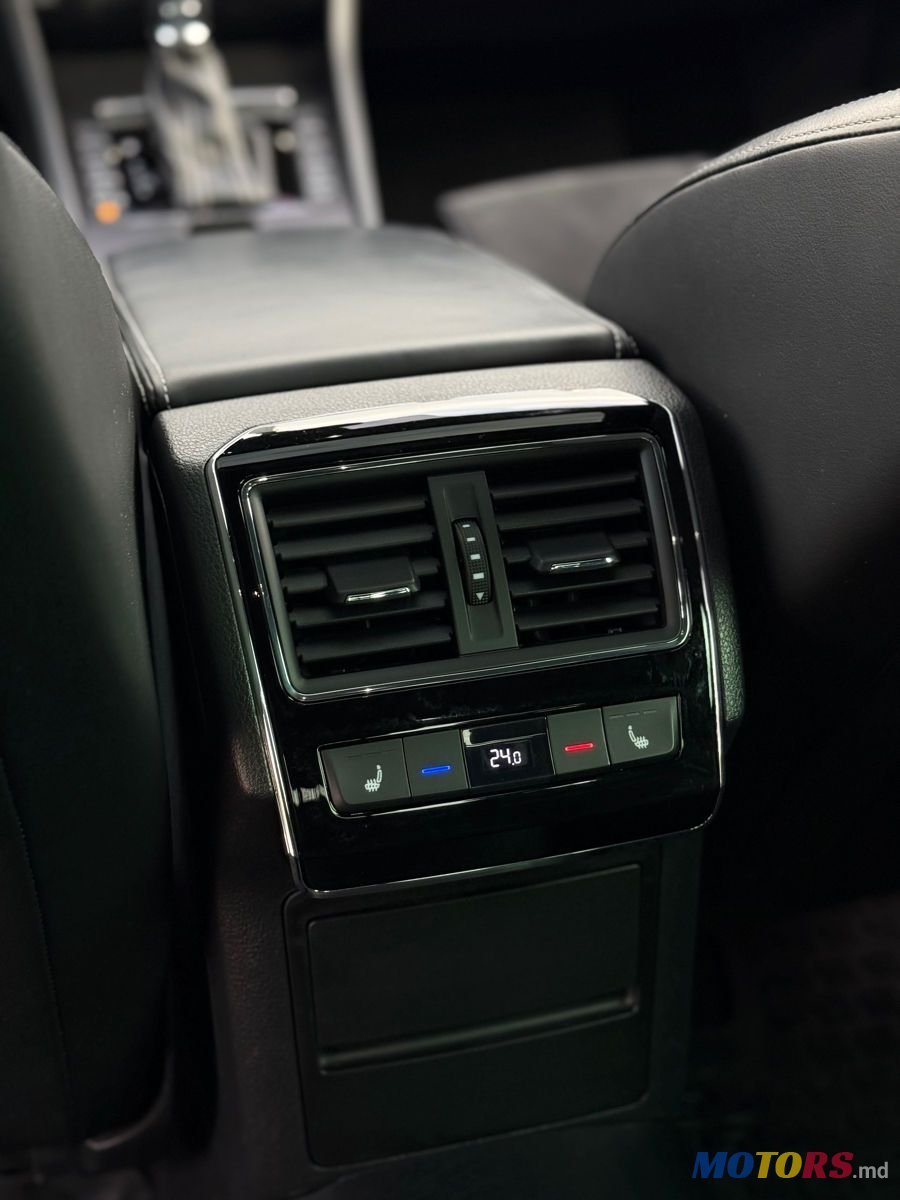 2019' Skoda Superb photo #6