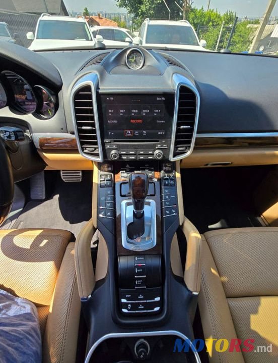 2017' Porsche Cayenne photo #5