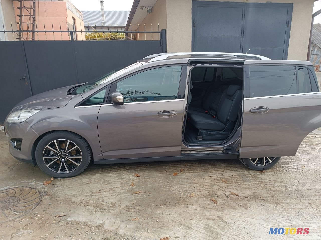 2014' Ford Grand C-MAX photo #2