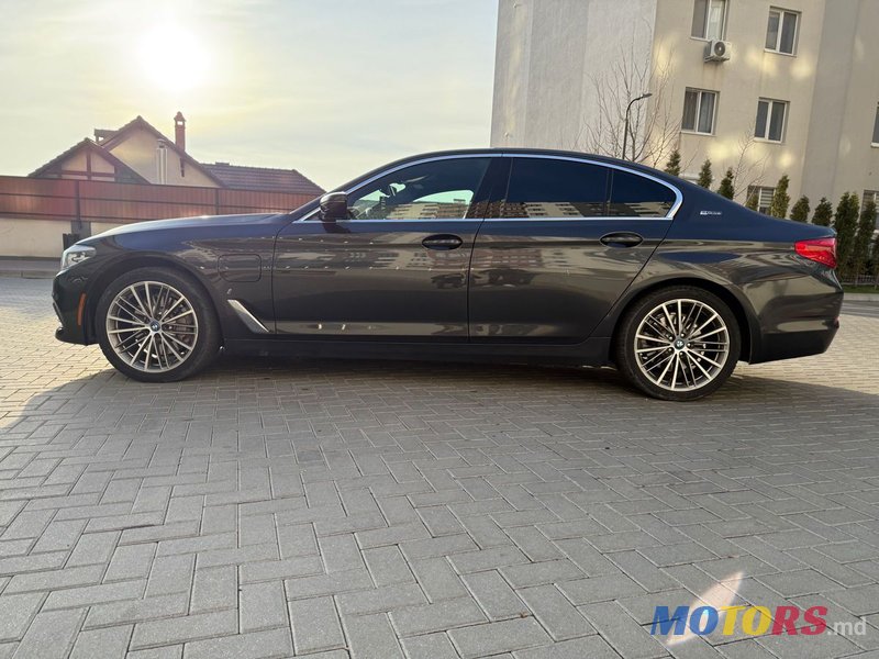 2019' BMW 5 Series photo #2