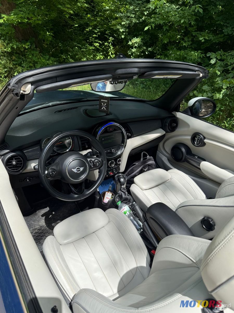 2017' MINI Cooper Cabrio photo #2