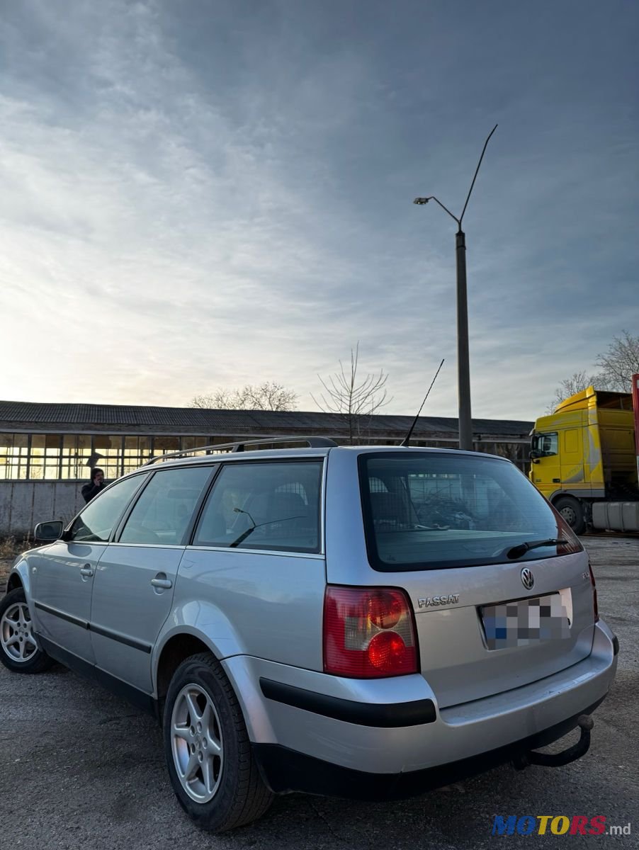2002' Volkswagen Passat photo #3