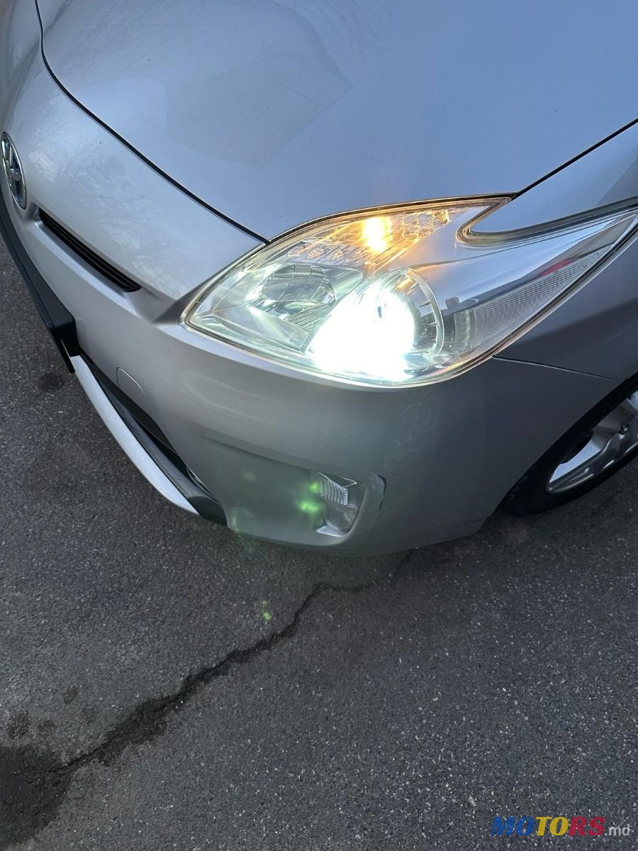 2013' Toyota Prius photo #2