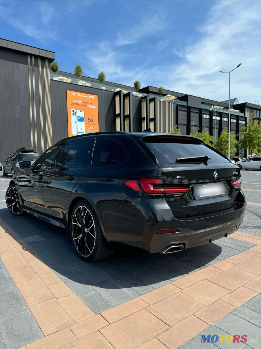 2022' BMW 5 Series photo #5