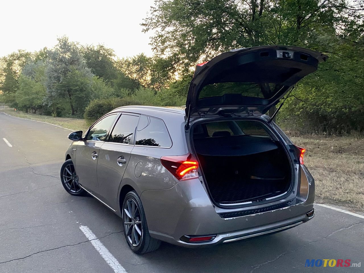 2015' Toyota Auris photo #6