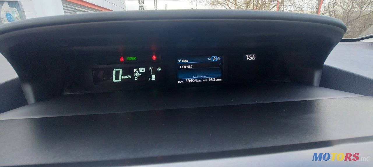 2015' Toyota Prius v photo #1