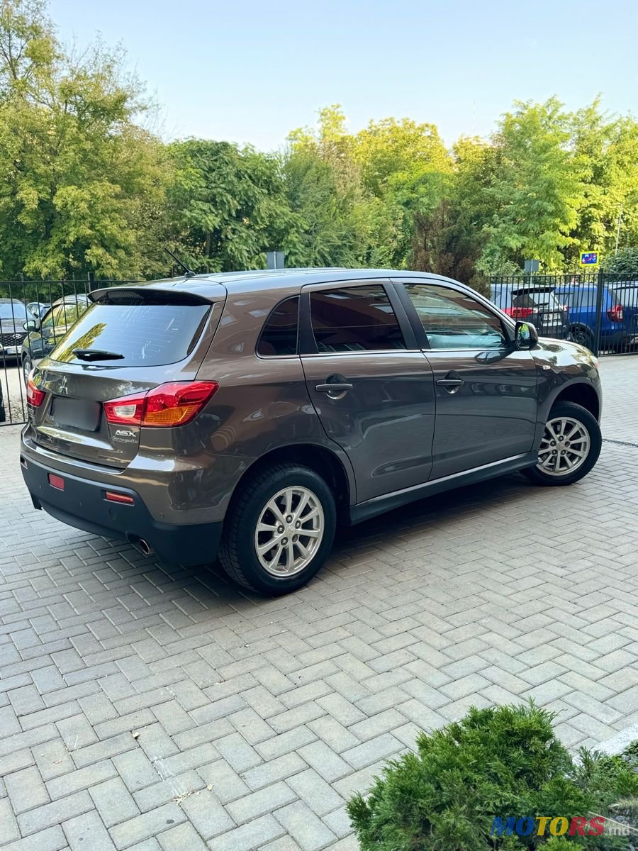 2011' Mitsubishi ASX photo #3