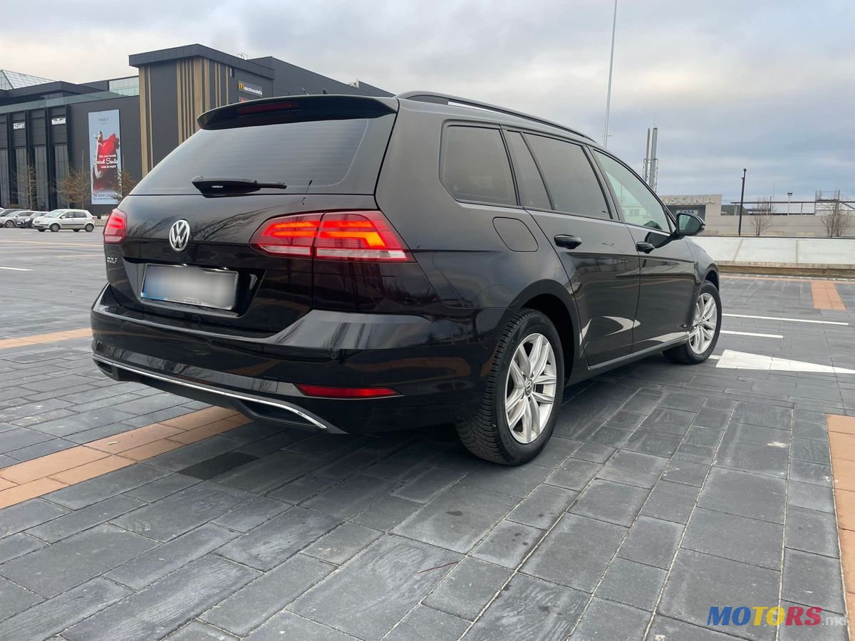 2017' Volkswagen Golf photo #2