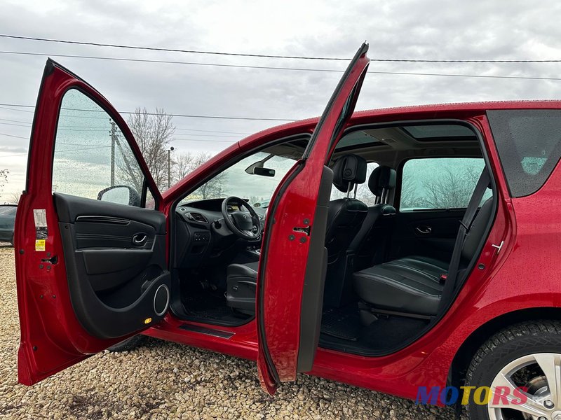 2011' Renault Scenic photo #4