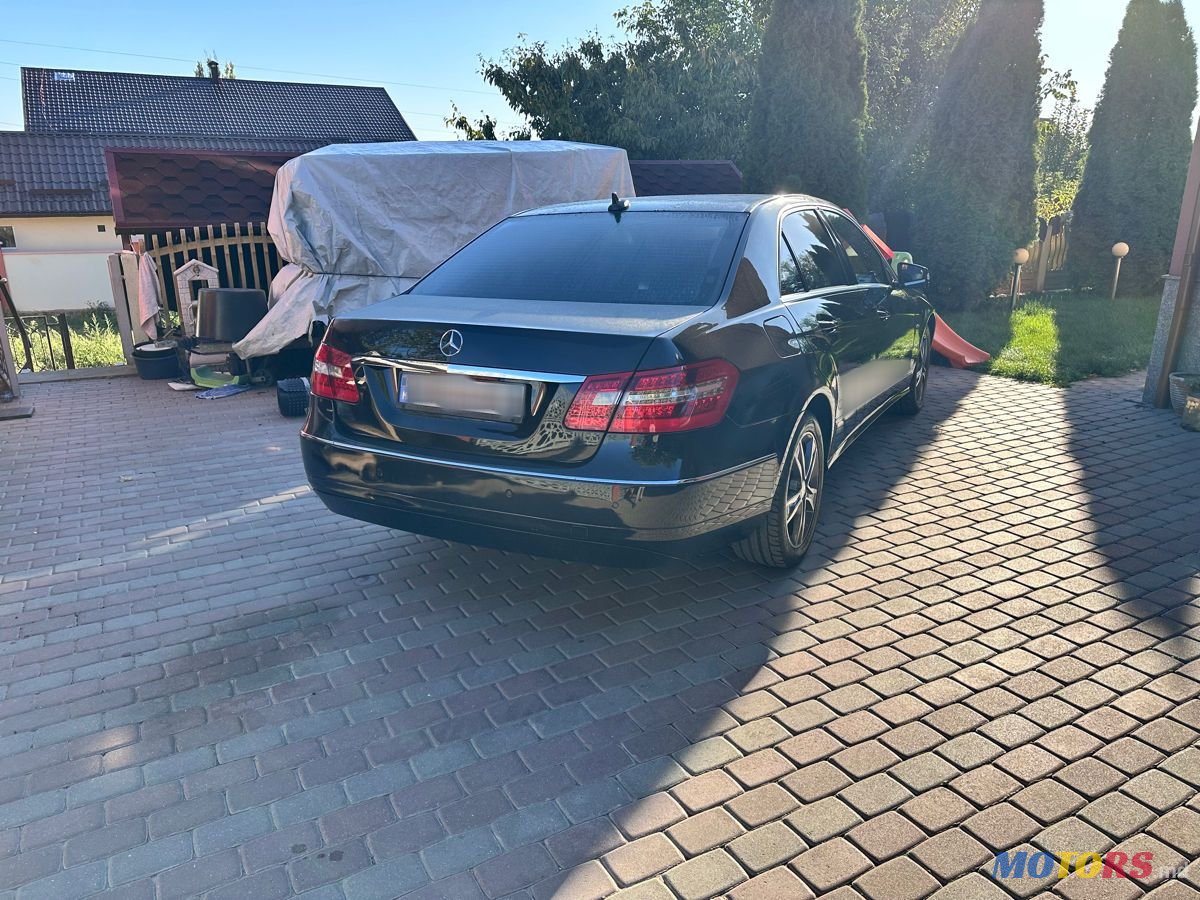 2011' Mercedes-Benz E-Class photo #3