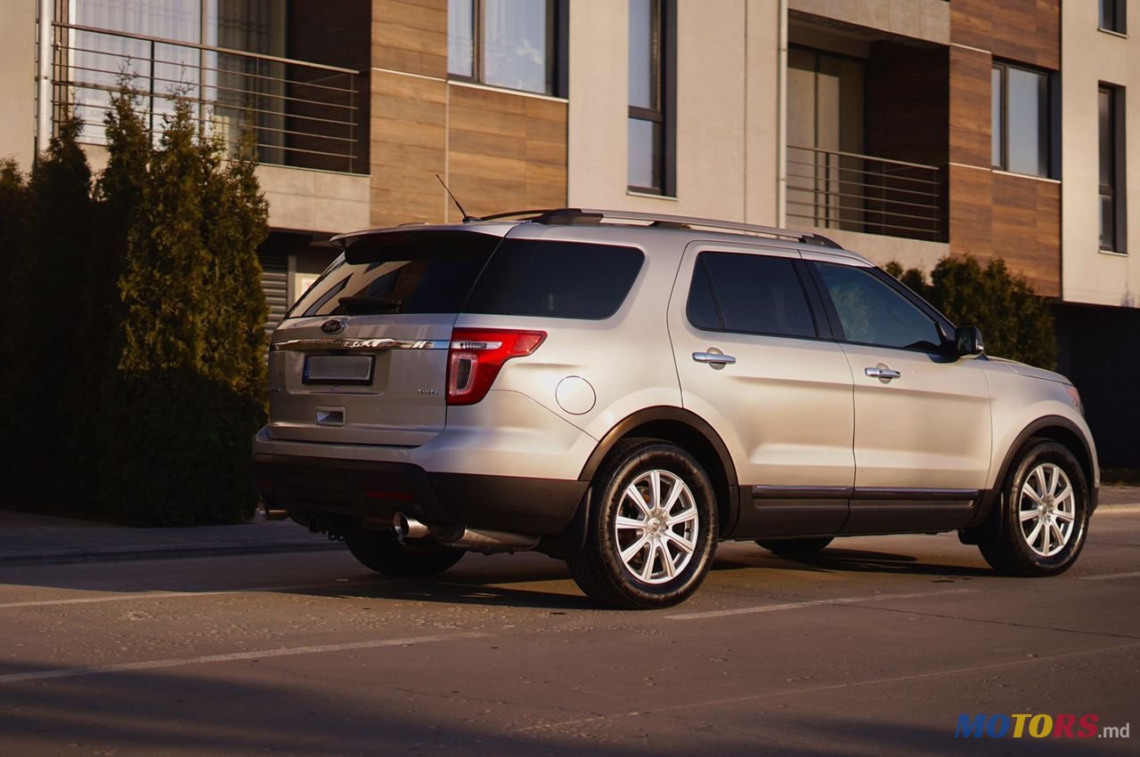 2011' Ford Explorer photo #1