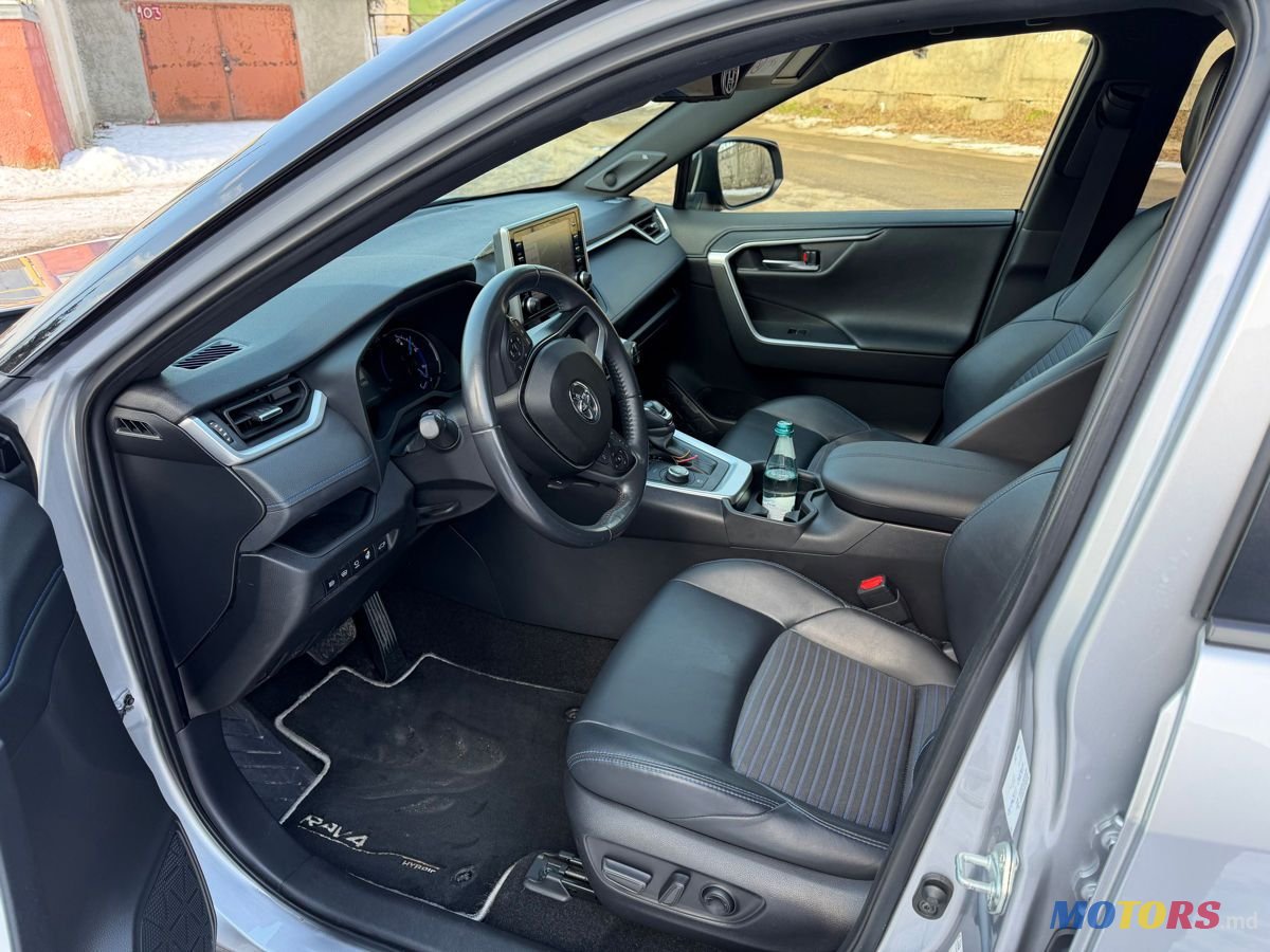 2021' Toyota RAV4 photo #6