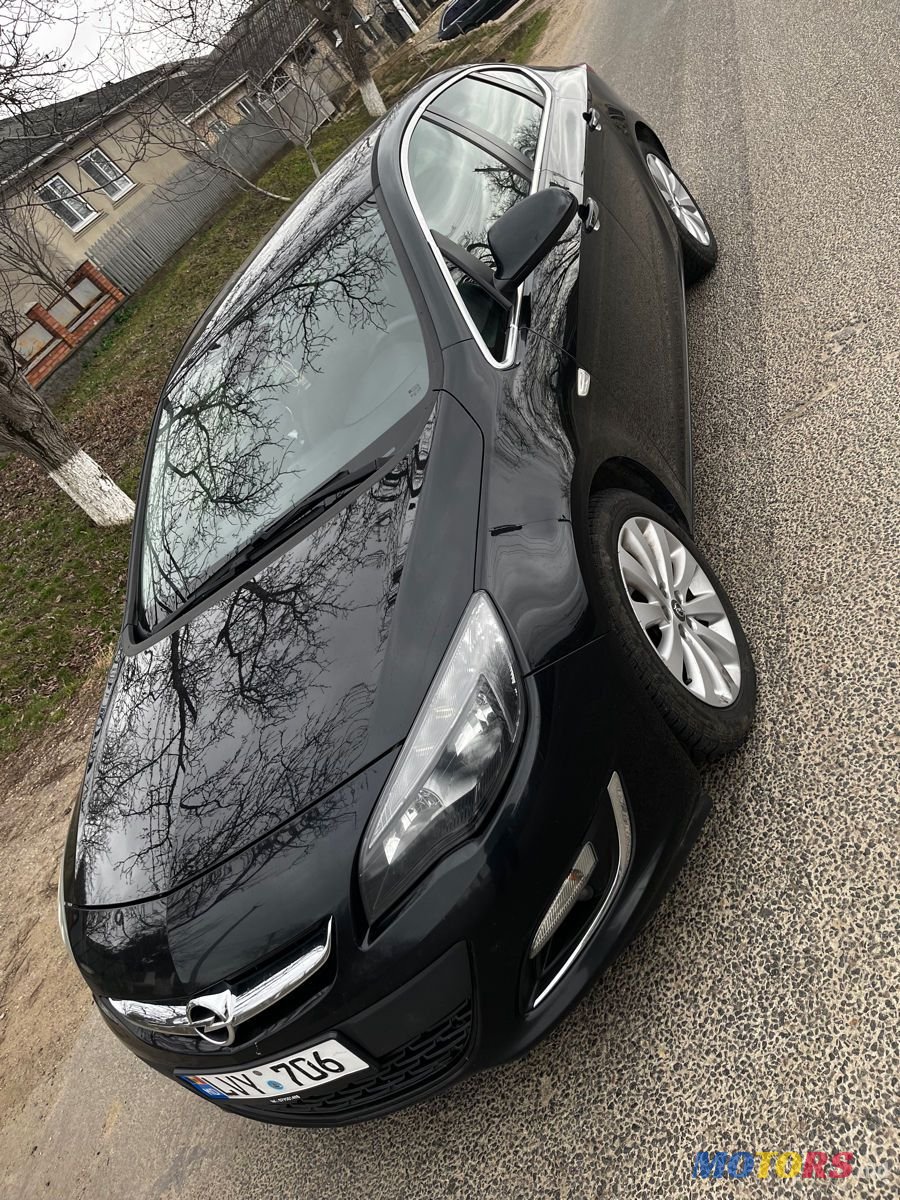 2013' Opel Astra photo #2
