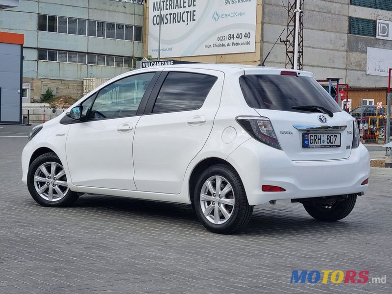 2013' Toyota Yaris photo #4