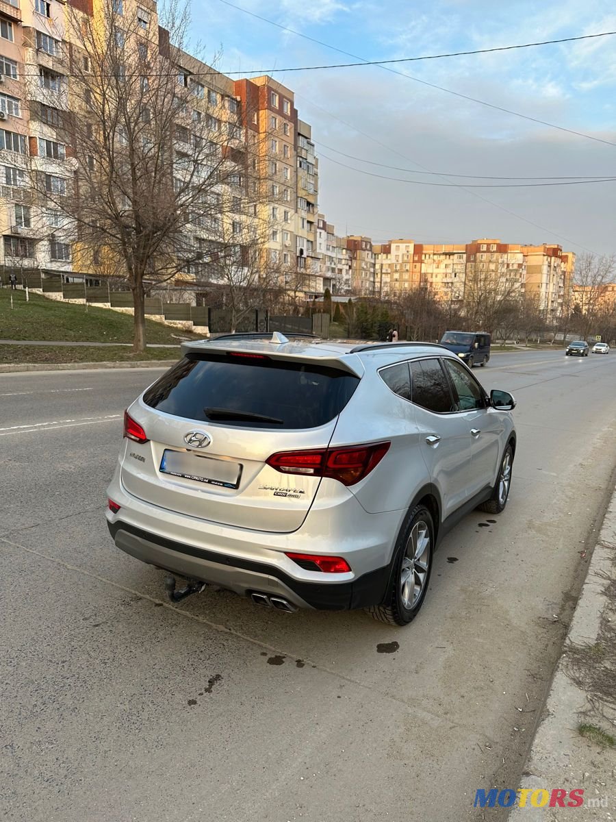 2018' Hyundai Santa Fe photo #2