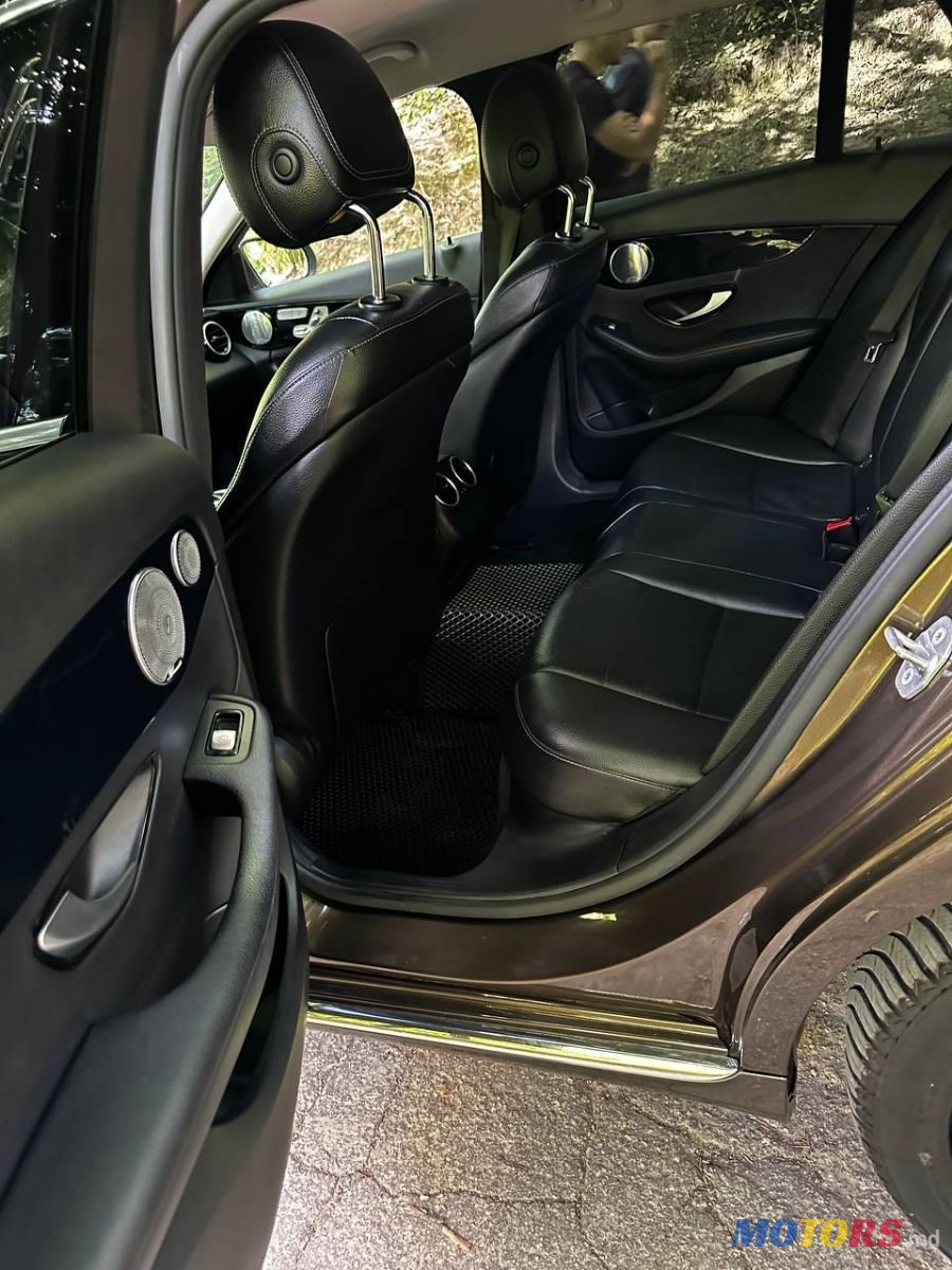 2017' Mercedes-Benz C-Class photo #3