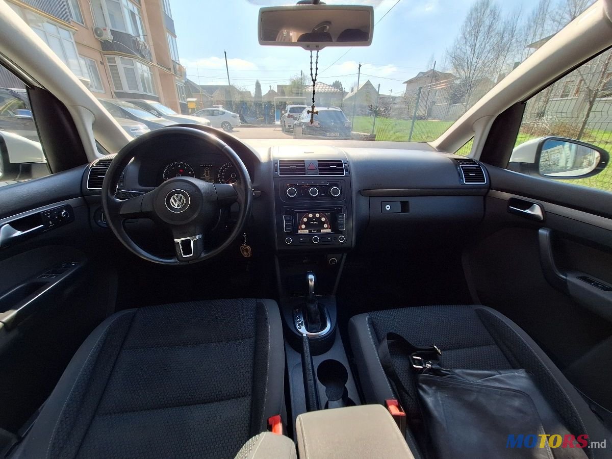 2012' Volkswagen Touran photo #5