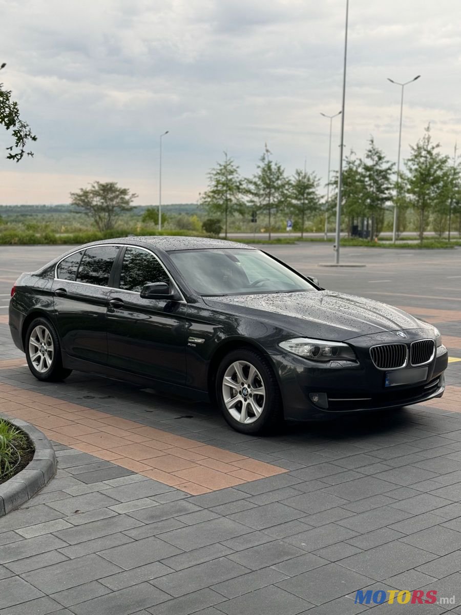 2011' BMW 5 Series photo #3