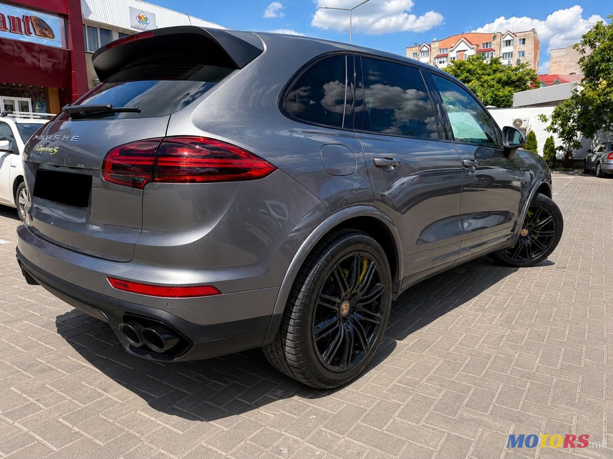 2016' Porsche Cayenne photo #3