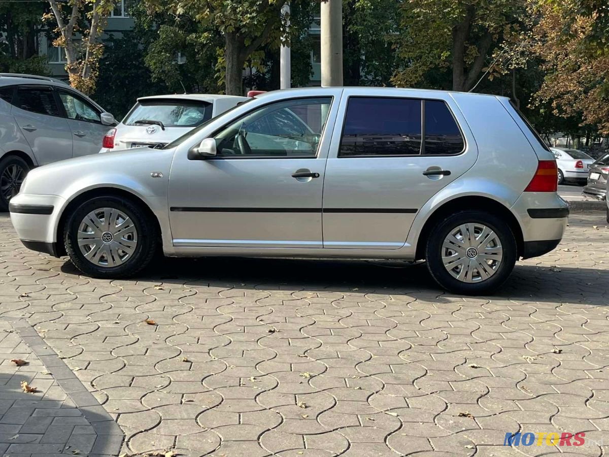 2002' Volkswagen Golf photo #3