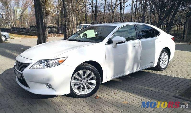 2014' Lexus ES photo #2